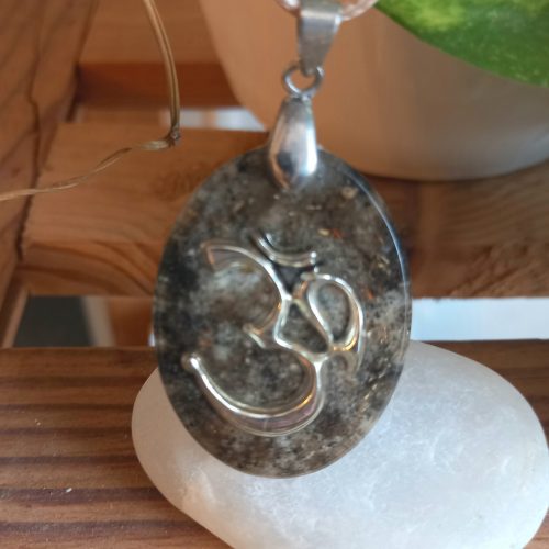 תליון אנרגטי אום